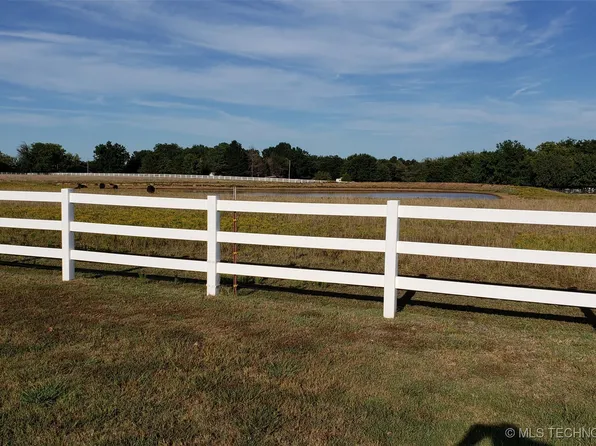 111 E St S, Coweta, OK 74429