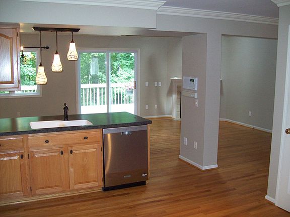 3rd image of 1300 Courtney Dr