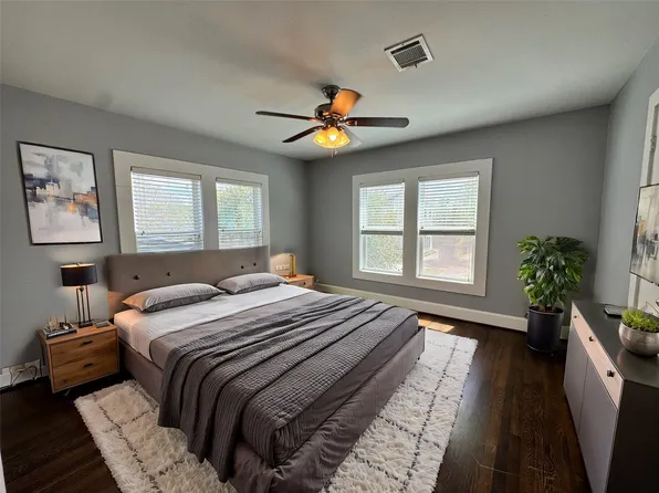 1011 E 6th 1/2 St APT 4, Houston, TX 77009