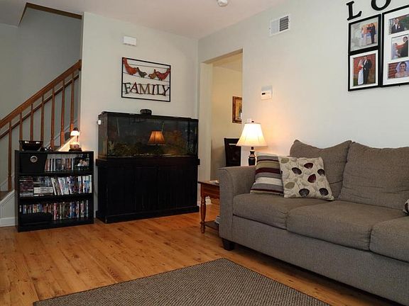 3rd image of 242 Heatherwood Dr