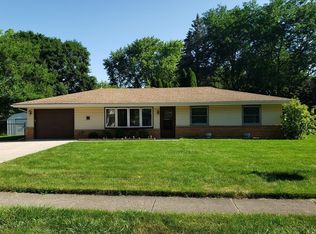 1748 Pleasant Ave, St Charles, IL