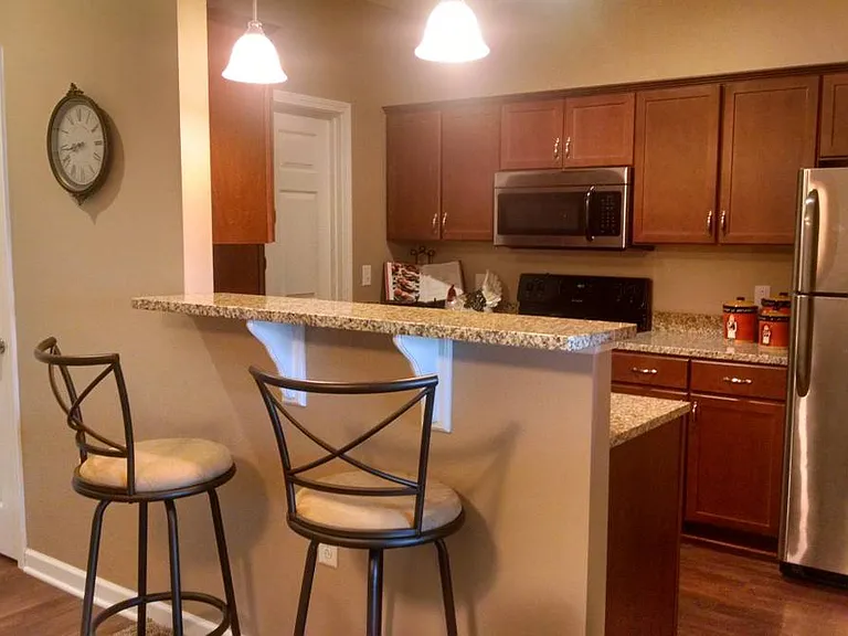 Edgewater Apartments — Photo 8