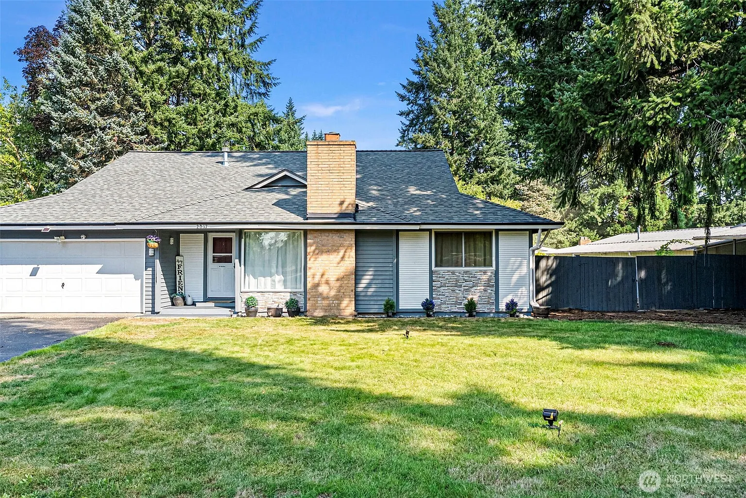 2017 SE Juniper Ct photo 1