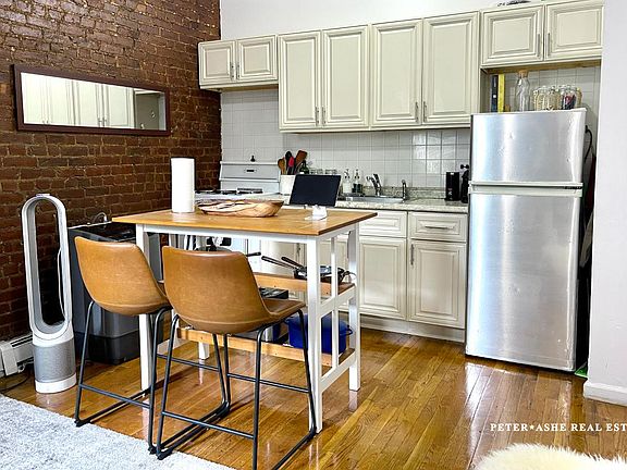 3rd image of 164 E 107th St #2W