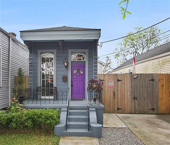 1st image of 2515 Banks St