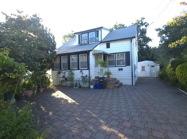 17 June Avenue, Bayville, NY 11709