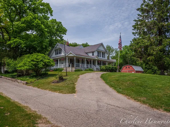 9111 Summit Ave NE, Rockford, MI 49341