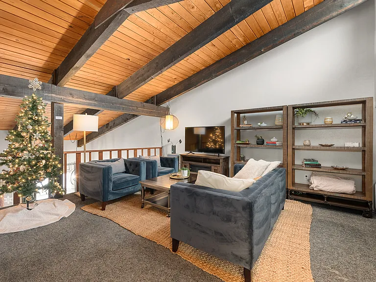 Loft Area | Second Living Room | Smart TV