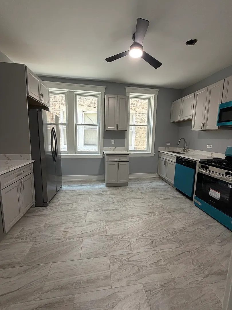 3 bed, 3600 sqft, $1,900 — Photo 4