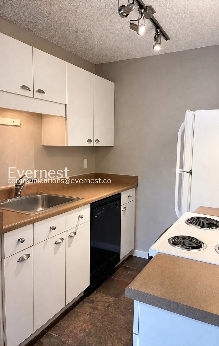 1 bed, 1.0 bath, 576 sqft, $1,525 — Photo 4
