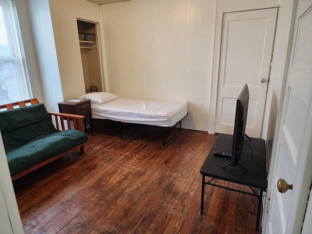 140 Rambo St, Apt 2 — Photo 2