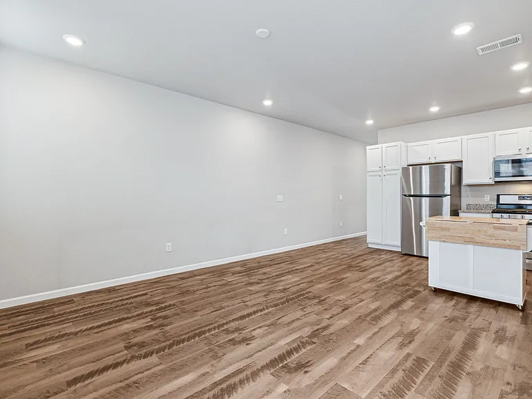 1050 Oak Cir — Photo 9