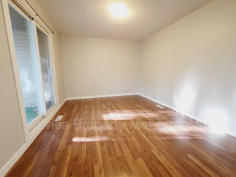 1748 Lakewood Road South NW — Photo 5