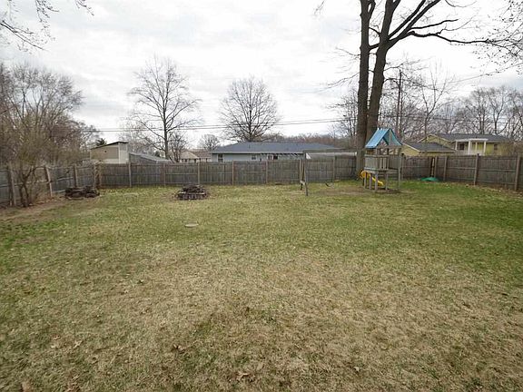 5th image of 56200 Hoosier Ave
