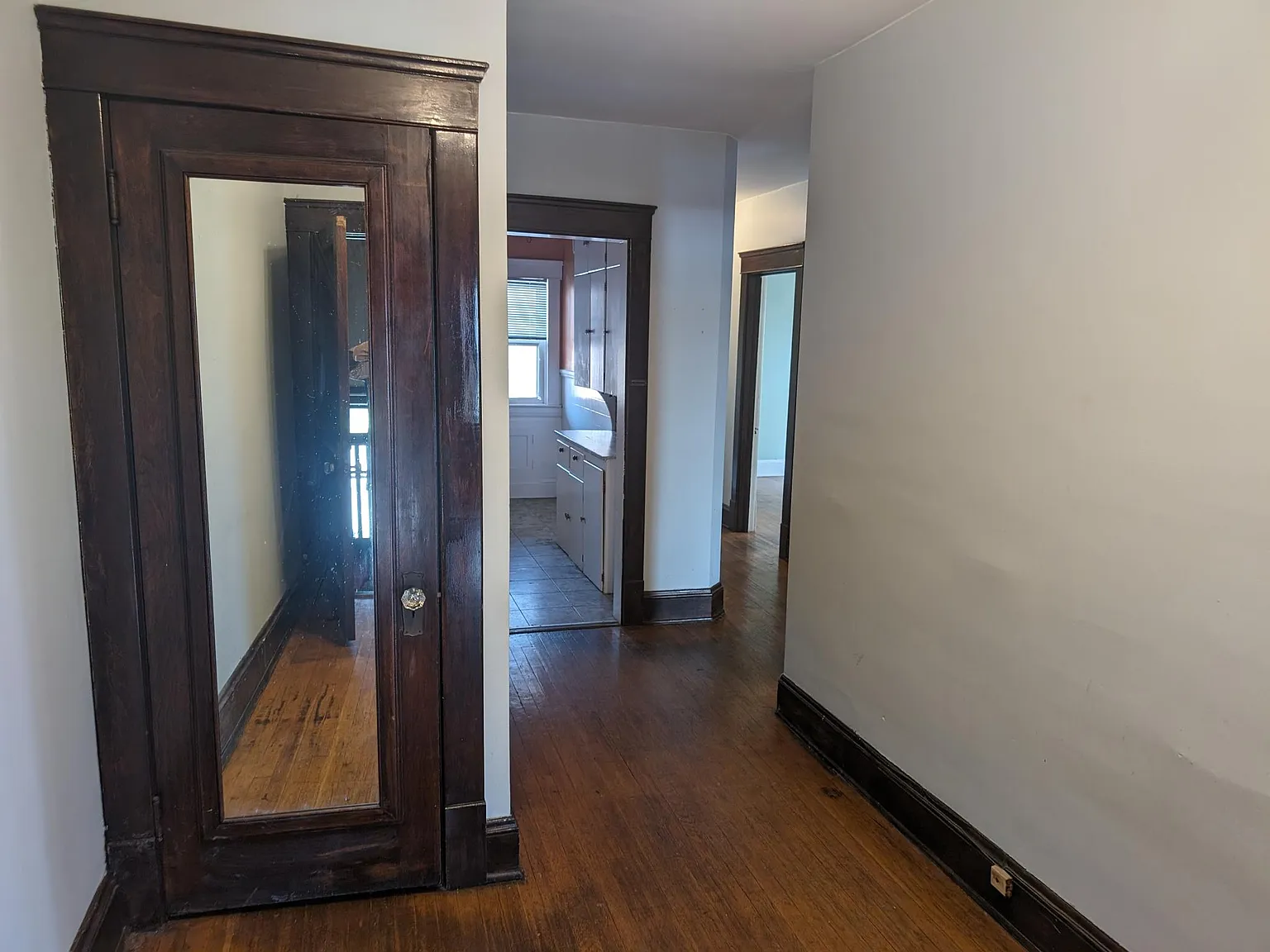 2 bed, 1000 sqft, $1,300 — Photo 3