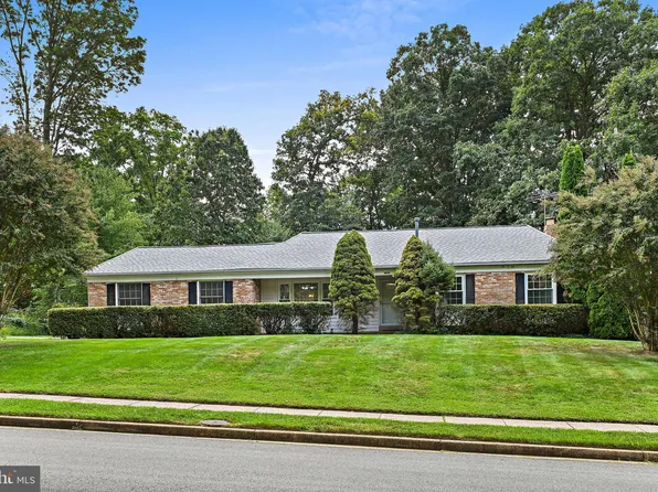 9303 Shari Dr, Fairfax, VA 22032
