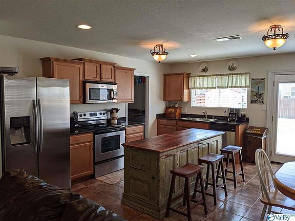 4th image of 3137 Castlecreek Dr