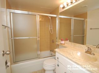 425 Willow Ct, Grafton, WI 53024