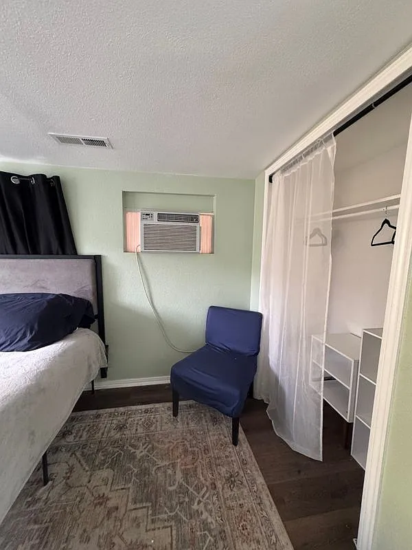 1 bed, 1.0 bath, 500 sqft, $1,350 — Photo 2