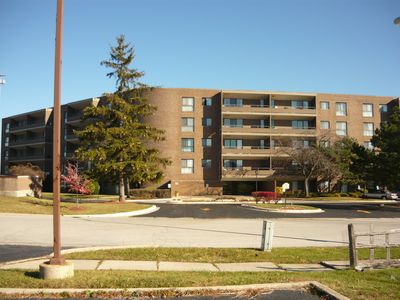 7 E Carriageway Dr APT 210, Hazel Crest, IL, 60429