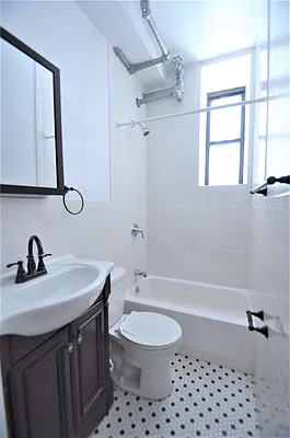 Rented by CITY SKYLINE REALTY INC | media 36