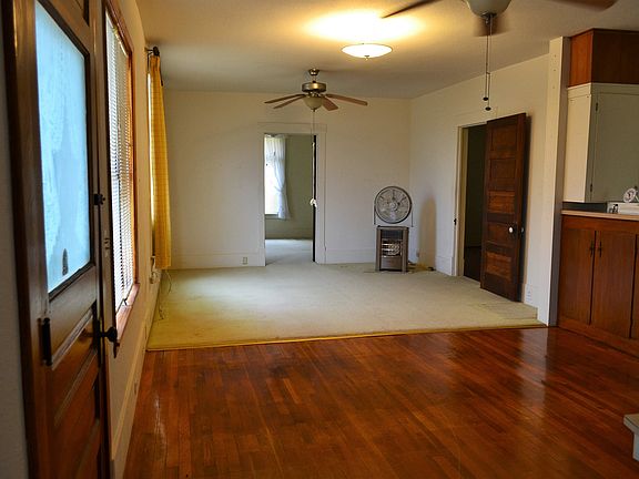 5th image of 400 Osterloh St