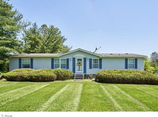 6236 Greenleaf Rd, Ravenna, OH 44266