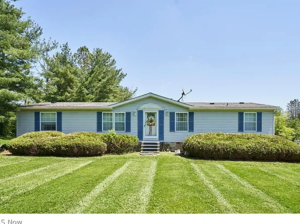 6236 Greenleaf Rd, Ravenna, OH 44266