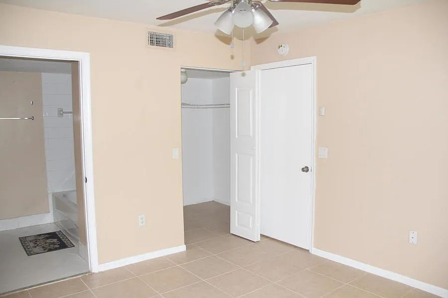 3760 North Jog Road Unit 101 West Palm Beach,... - 101 — Photo 2
