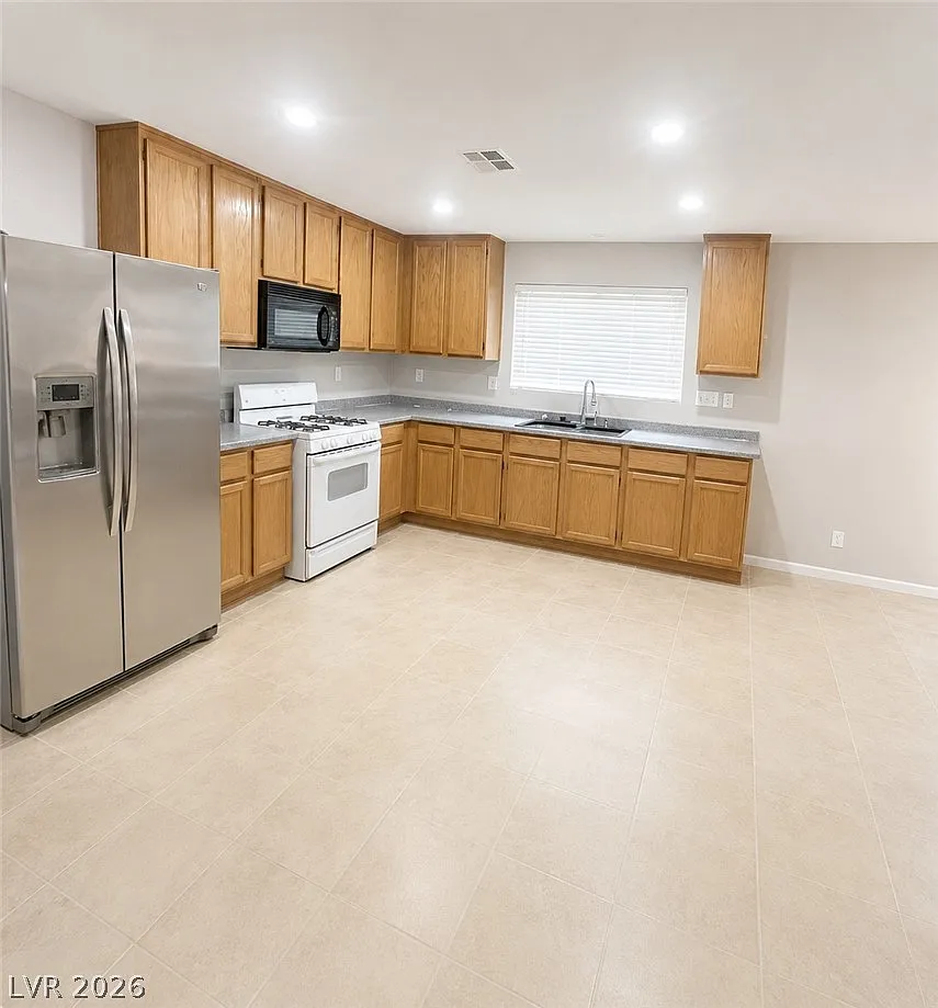 3 bed, 2.5 bath, 1550 sqft, $1,800 — Photo 3