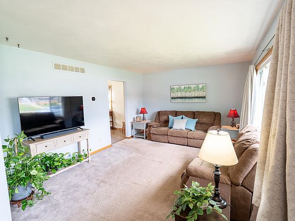 2nd image of 2023 Williamsburg Pl