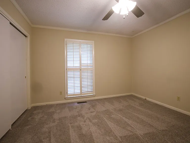 1030 Cumberland Dr — Photo 10
