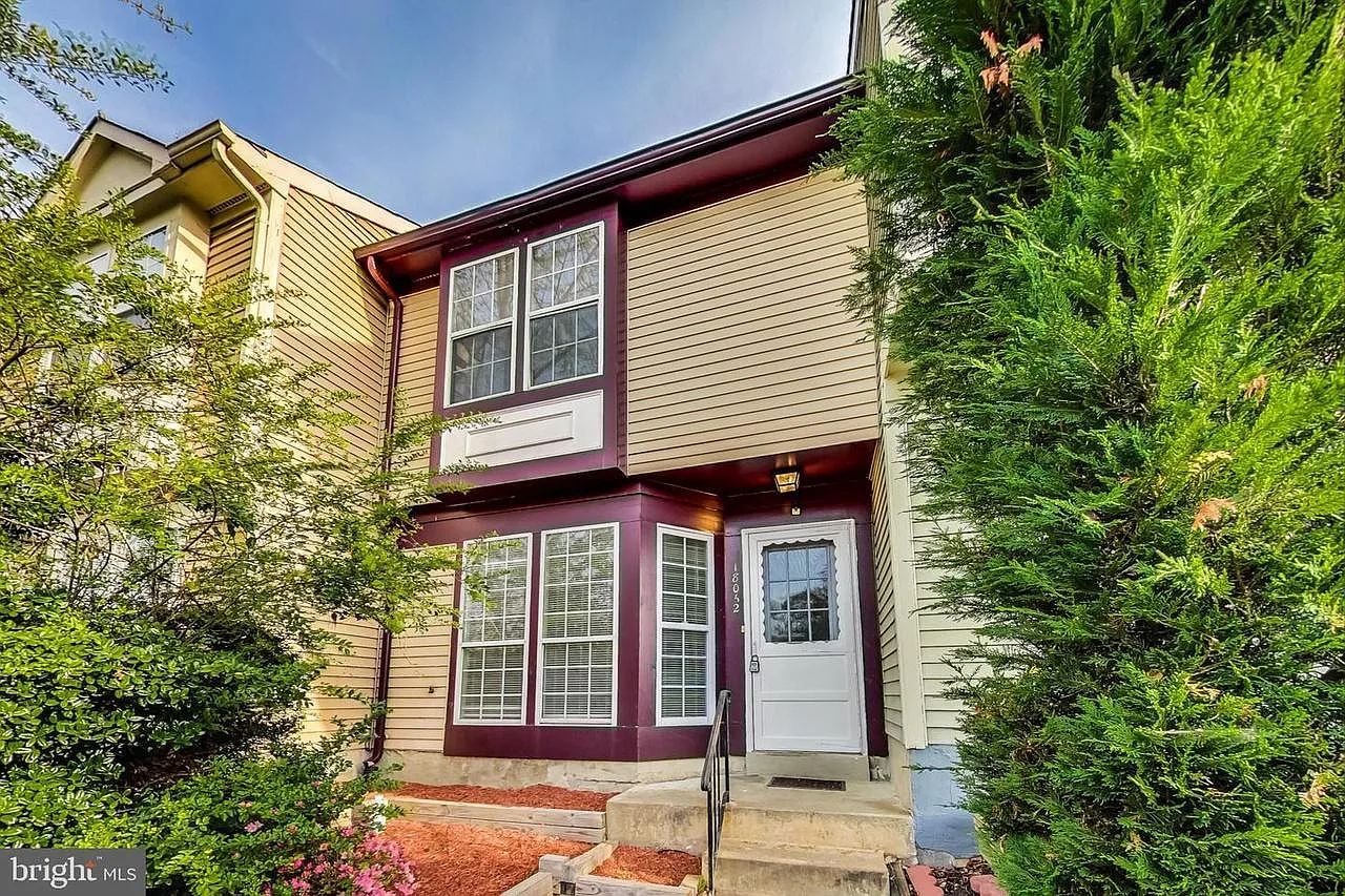 2 bed, 1.5 bath, 1090 sqft, $1,950 — Photo 1