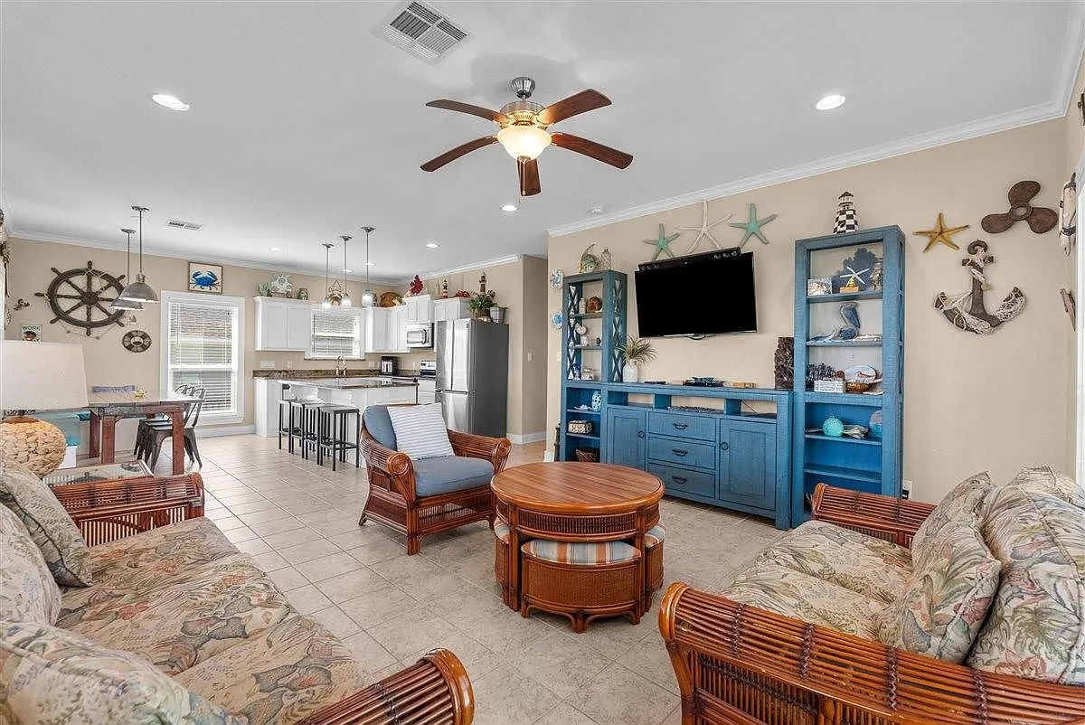 4 bed, 4.0 bath, 1440 sqft, $2,500 — Photo 1