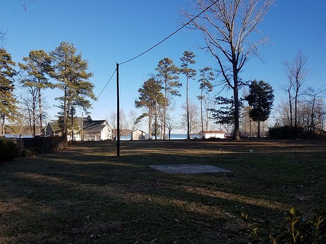 2nd image of 622 Robinson Ferry Rd
