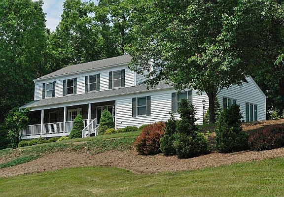 3rd image of 7479 Bluff View Dr