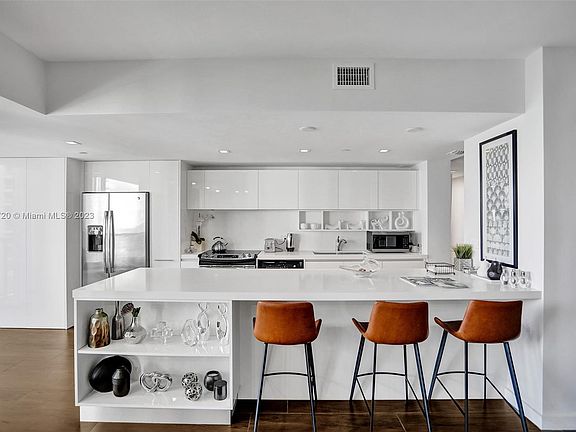4th image of 4000 Island Blvd #805