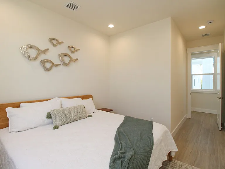 4879 Esplanade St — Photo 25