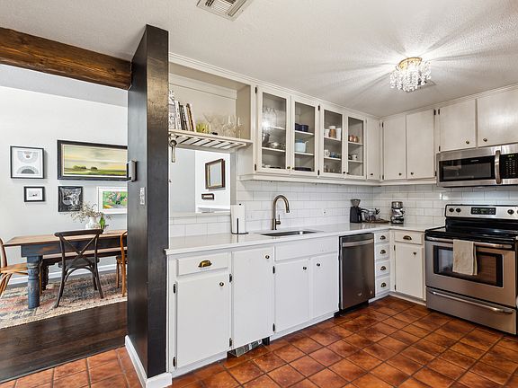 5th image of 4715 Collinwood Ave Unit 6
