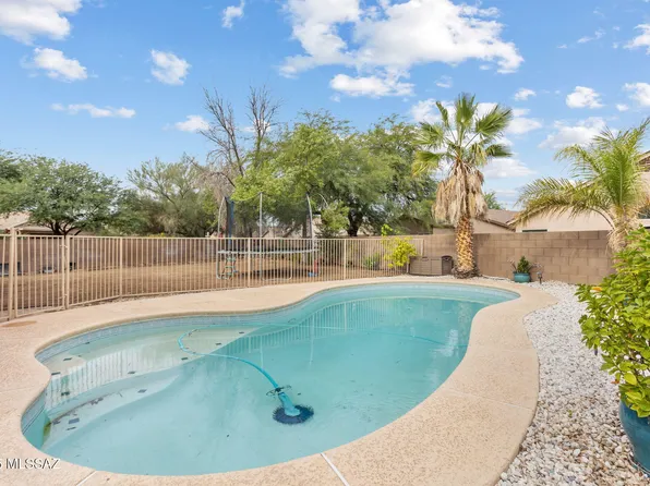8805 E Lions Spring Pl, Tucson, AZ 85747