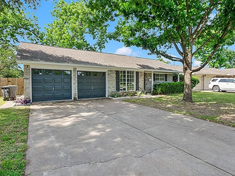 5514 Chantilly Ln — Photo 2