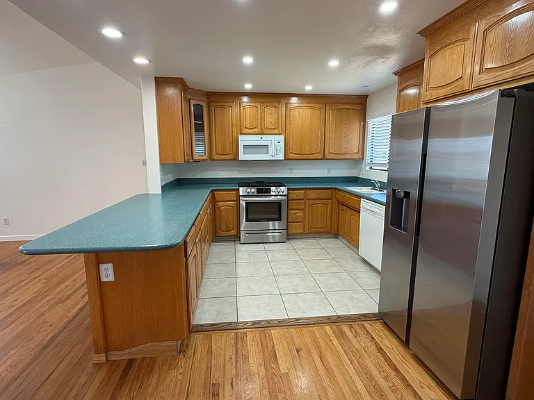 7734 Peacock Dr — Photo 4