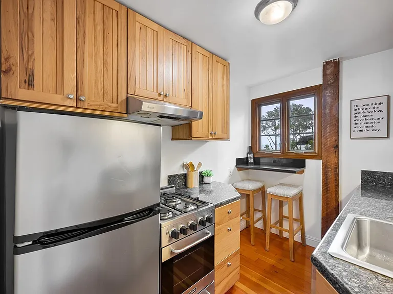 1315 Cave St — Photo 17
