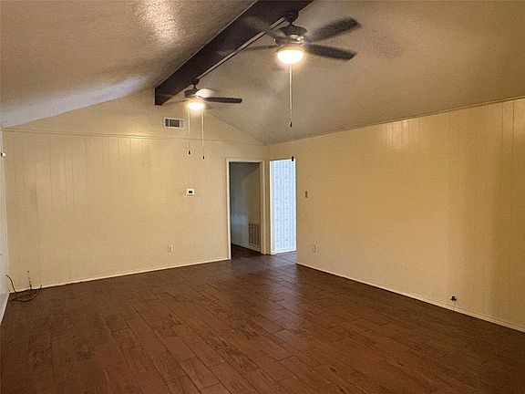 5th image of 118 Honeysuckle St
