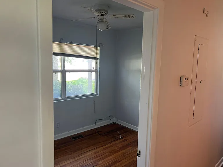 106 W Pinson St — Photo 5