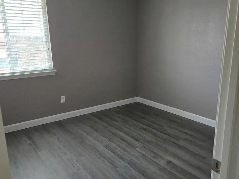 2104 Vernice Dr — Photo 13