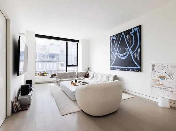 255 Hudson St APT 9C, New York, NY 10013