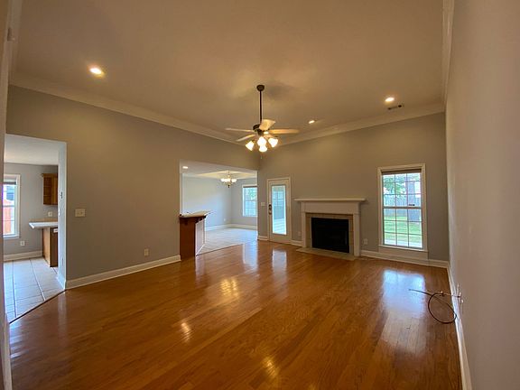 3rd image of 205 Drayton Ct