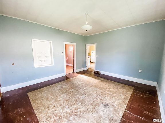 5th image of 208 E Ann St