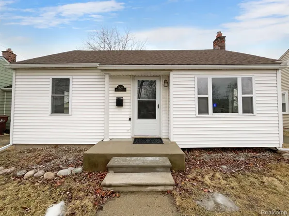 3620 Winifred St, Wayne, MI 48184